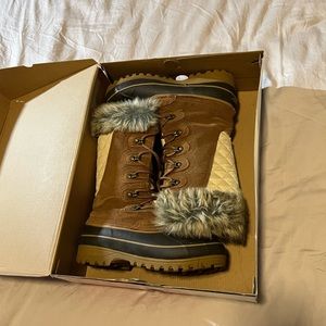 Brown snow/winter boots
